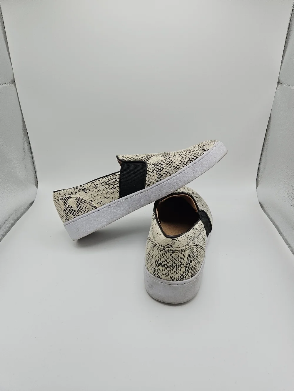 Vionic Demetra slip on sneakers cream and black snake print size 10